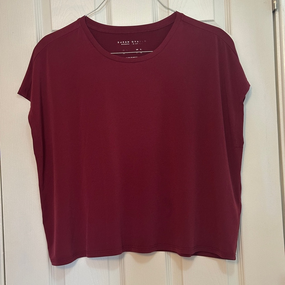 SUSAN GRAVER Deep Red Short Sleeve Tee